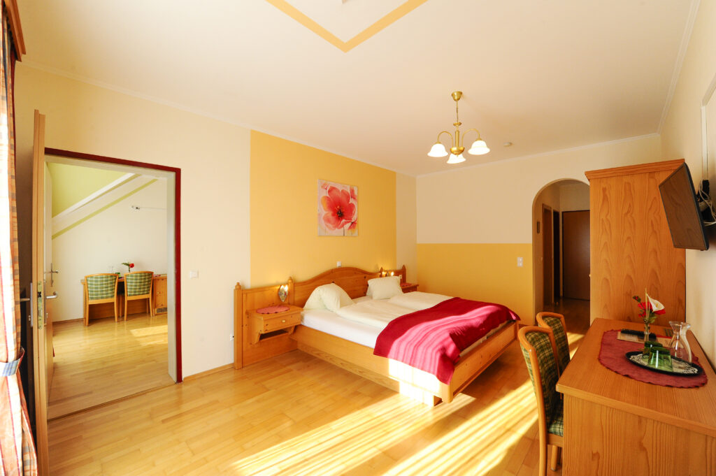 Blick in ein Familienzimmer am Sablatnighof